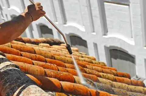 Nettoyage de toitures - Hédé-Bazouges